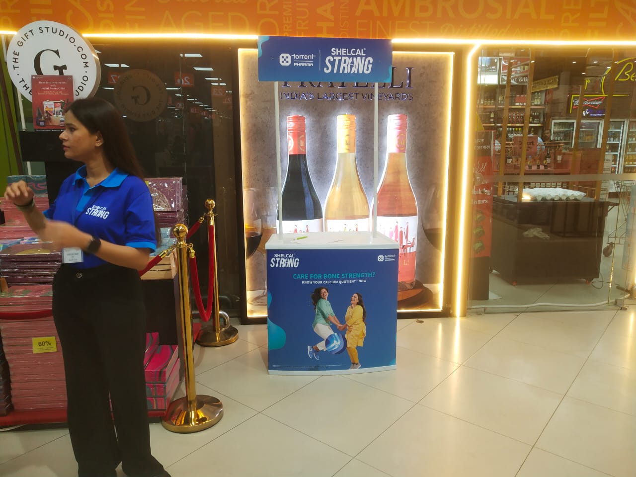Strength You Could Move Through · mall activation / the #strongbythebeat participation point